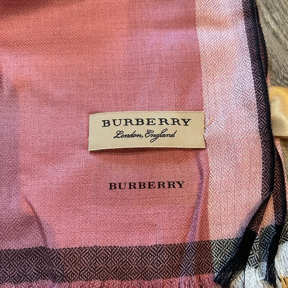 NWT Burberry Cashmere Scarf - Picture 1 of 12